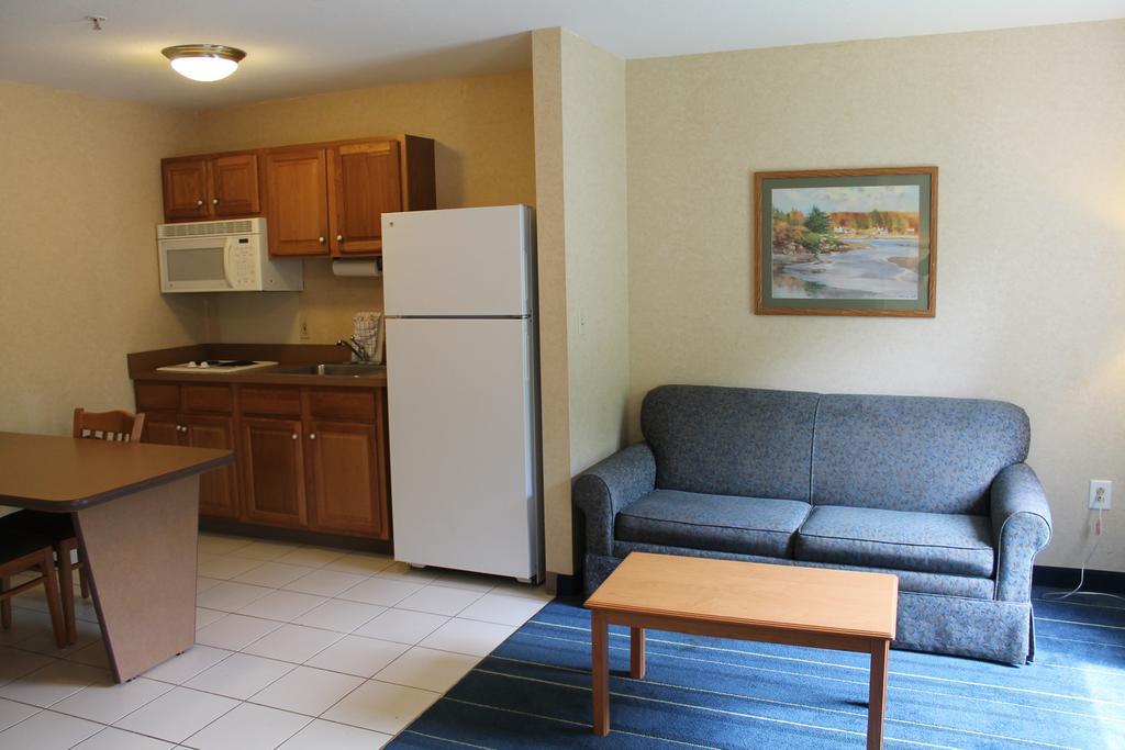 Days Inn & Suites By Wyndham Bridgeport - Clarksburg חדר תמונה