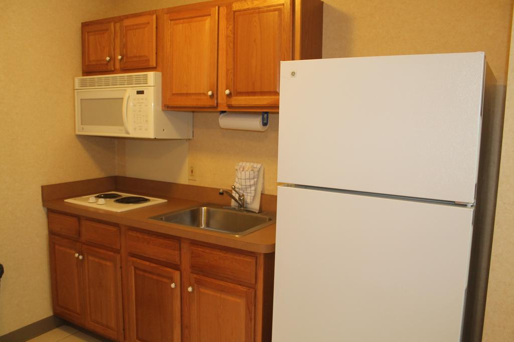 Days Inn & Suites By Wyndham Bridgeport - Clarksburg חדר תמונה