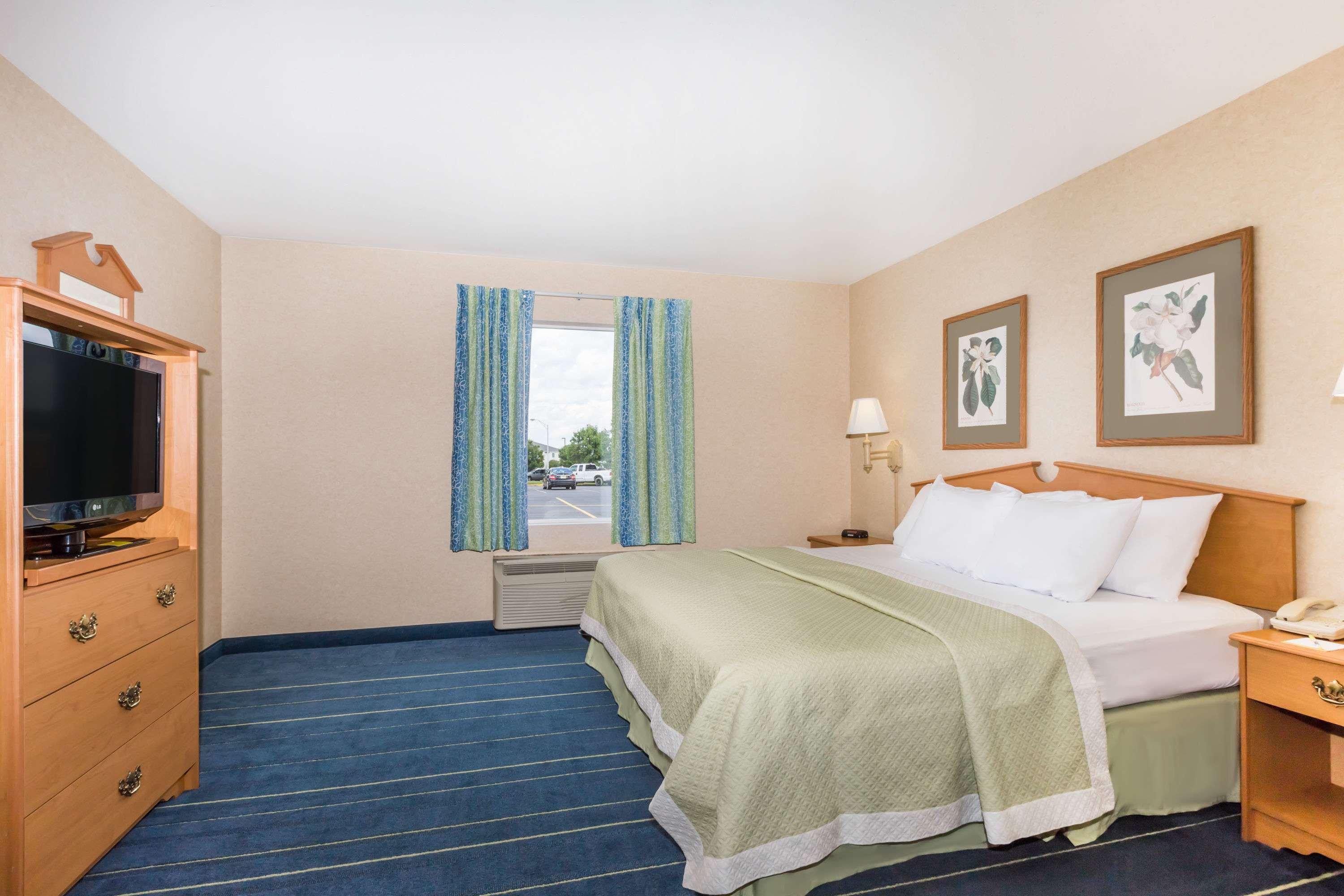 Days Inn & Suites By Wyndham Bridgeport - Clarksburg מראה חיצוני תמונה