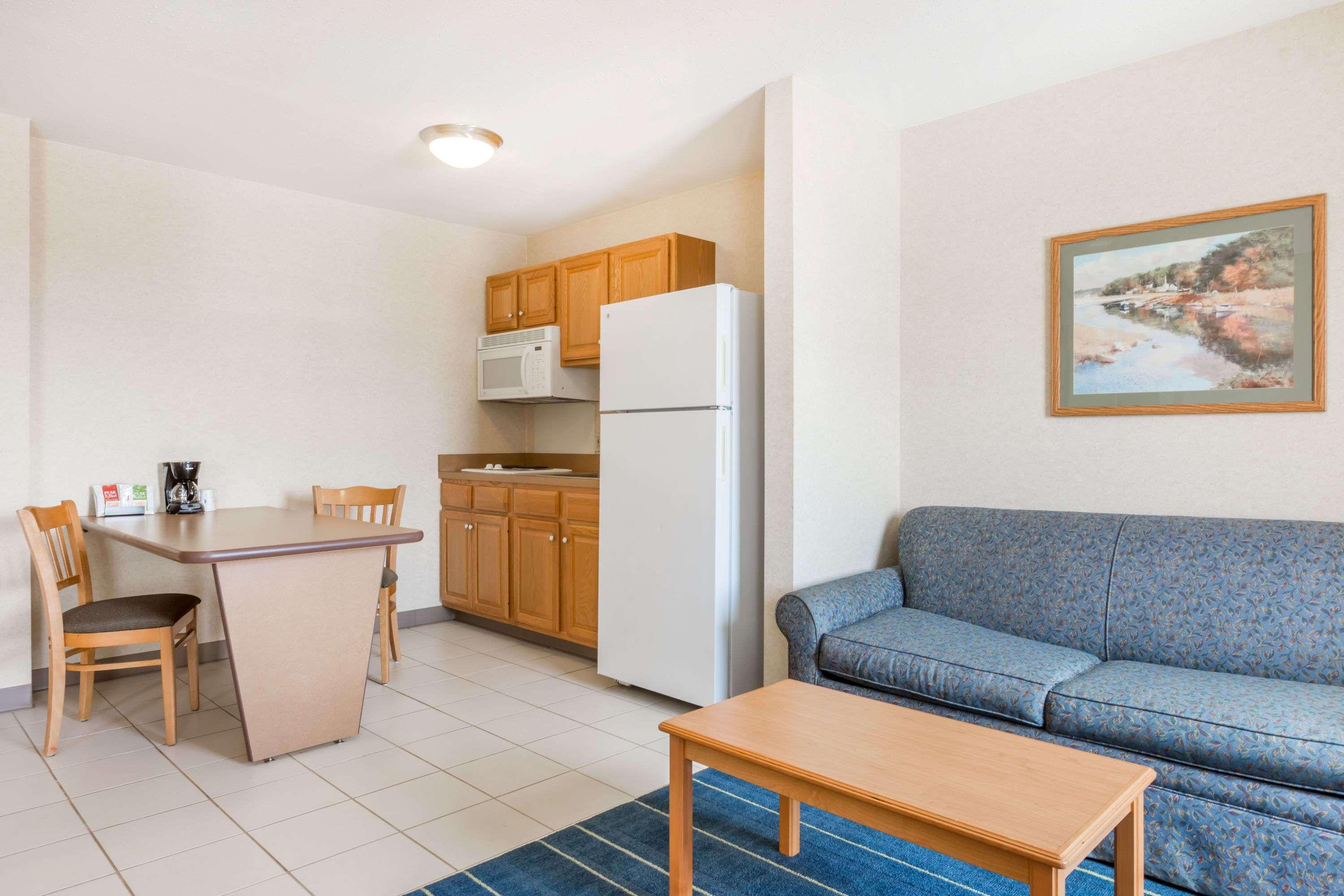 Days Inn & Suites By Wyndham Bridgeport - Clarksburg מראה חיצוני תמונה