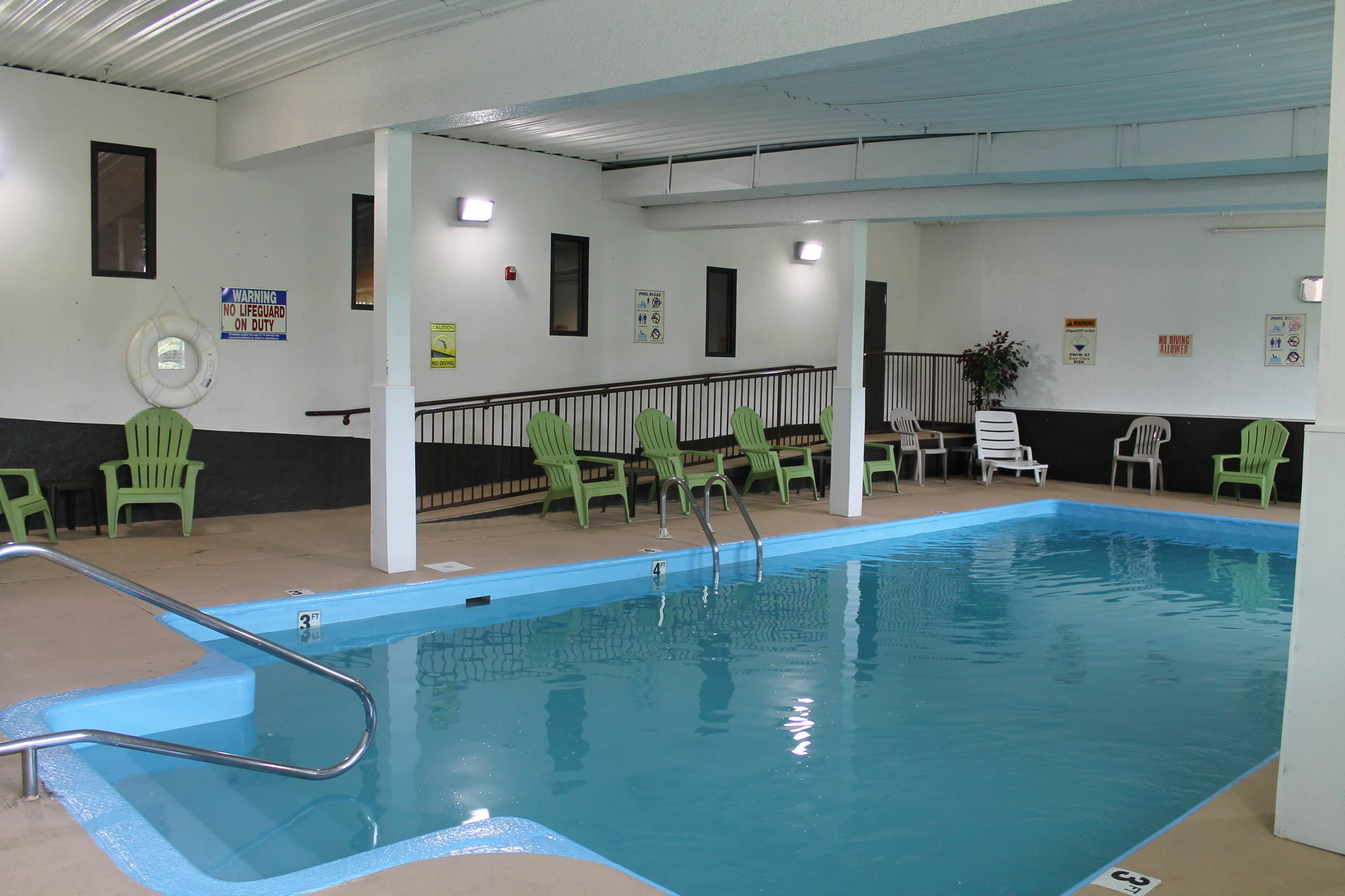 Days Inn & Suites By Wyndham Bridgeport - Clarksburg מראה חיצוני תמונה