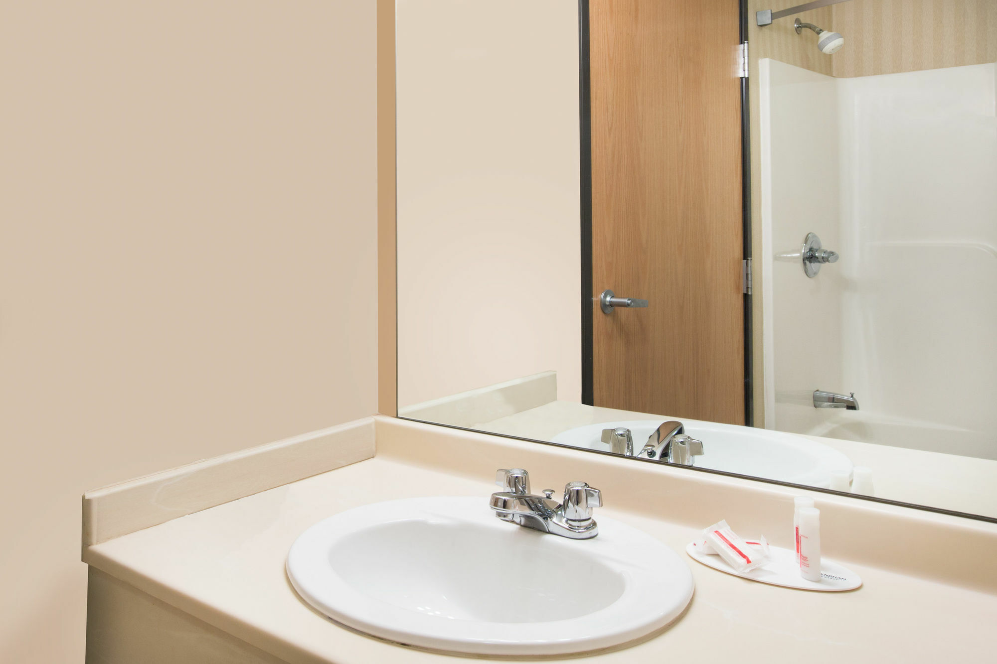Days Inn & Suites By Wyndham Bridgeport - Clarksburg מראה חיצוני תמונה